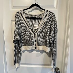 Forever 21 Black and White V-Neck Sweater - NWT
